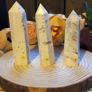 ONE Druzy White Agate Crystal Tower